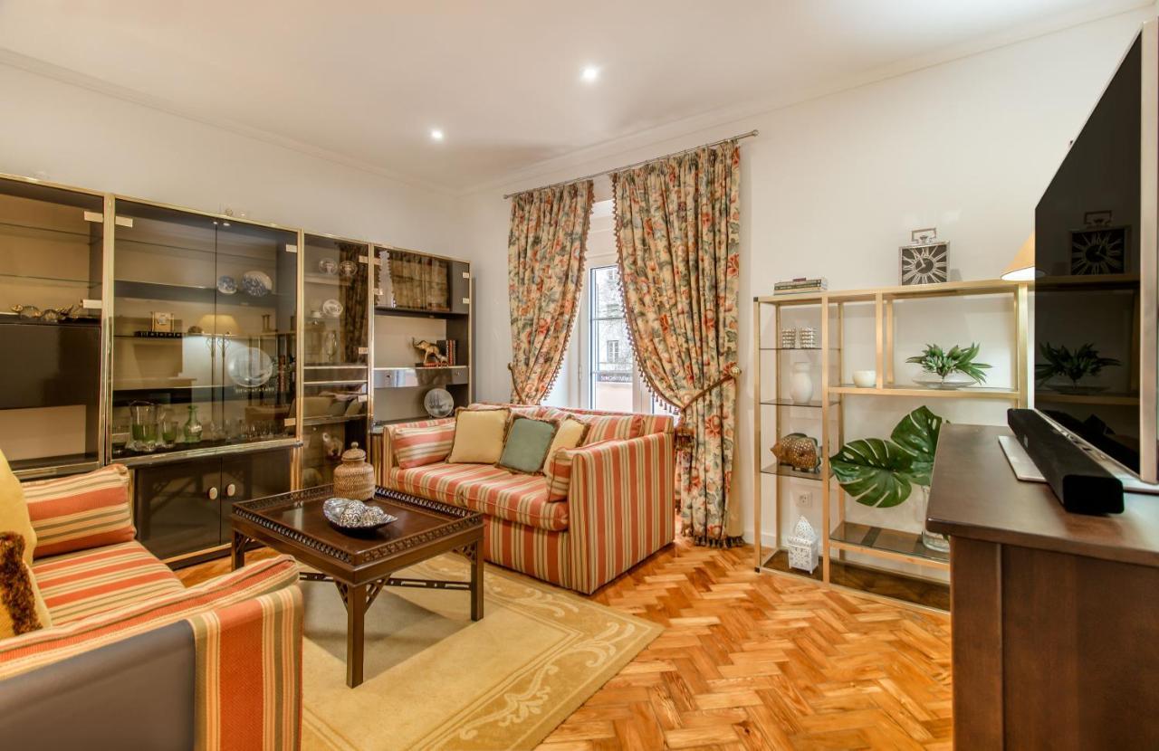 At Roma Boulevard Apartment