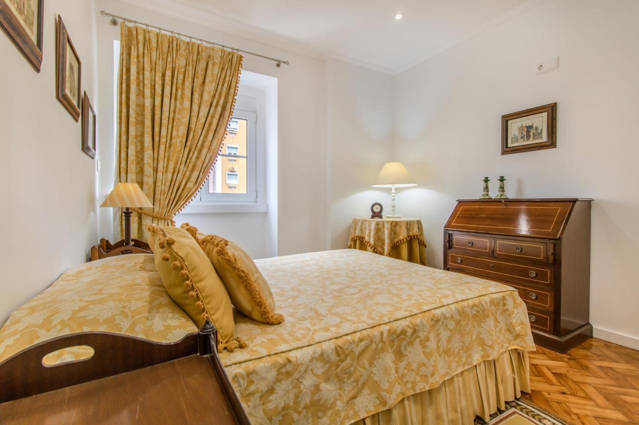 At Roma Boulevard Apartment