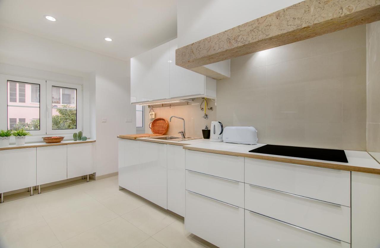 At Roma Boulevard Apartment