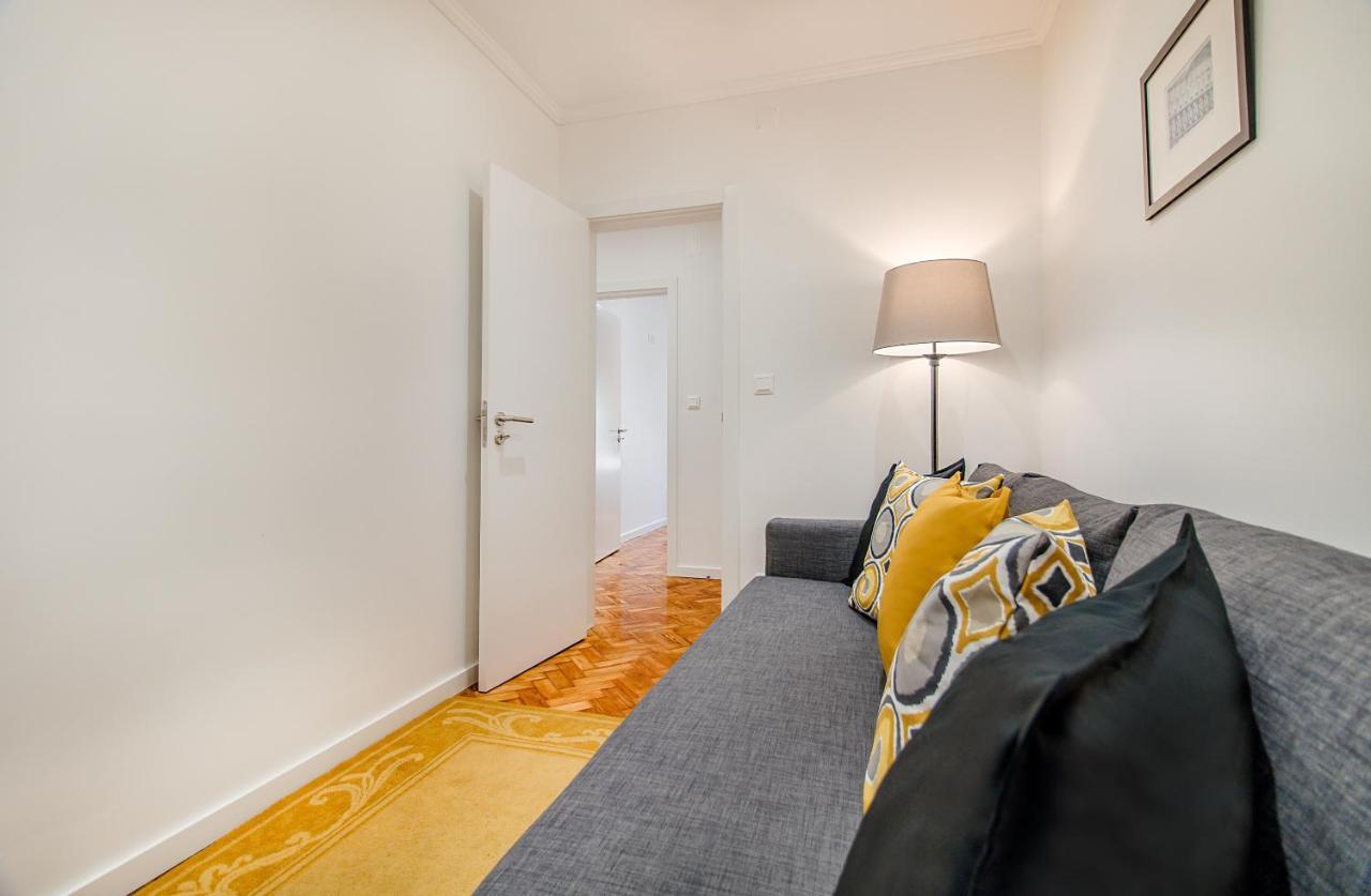 At Roma Boulevard Apartment